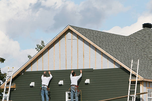 Professional Siding Installation technician working in Prosperity, SC